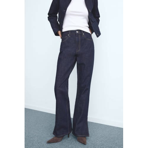 Mango [[Clusterkenmerk Pasvorm/fit]] high waist straight leg jeans dark blue denim afbeelding