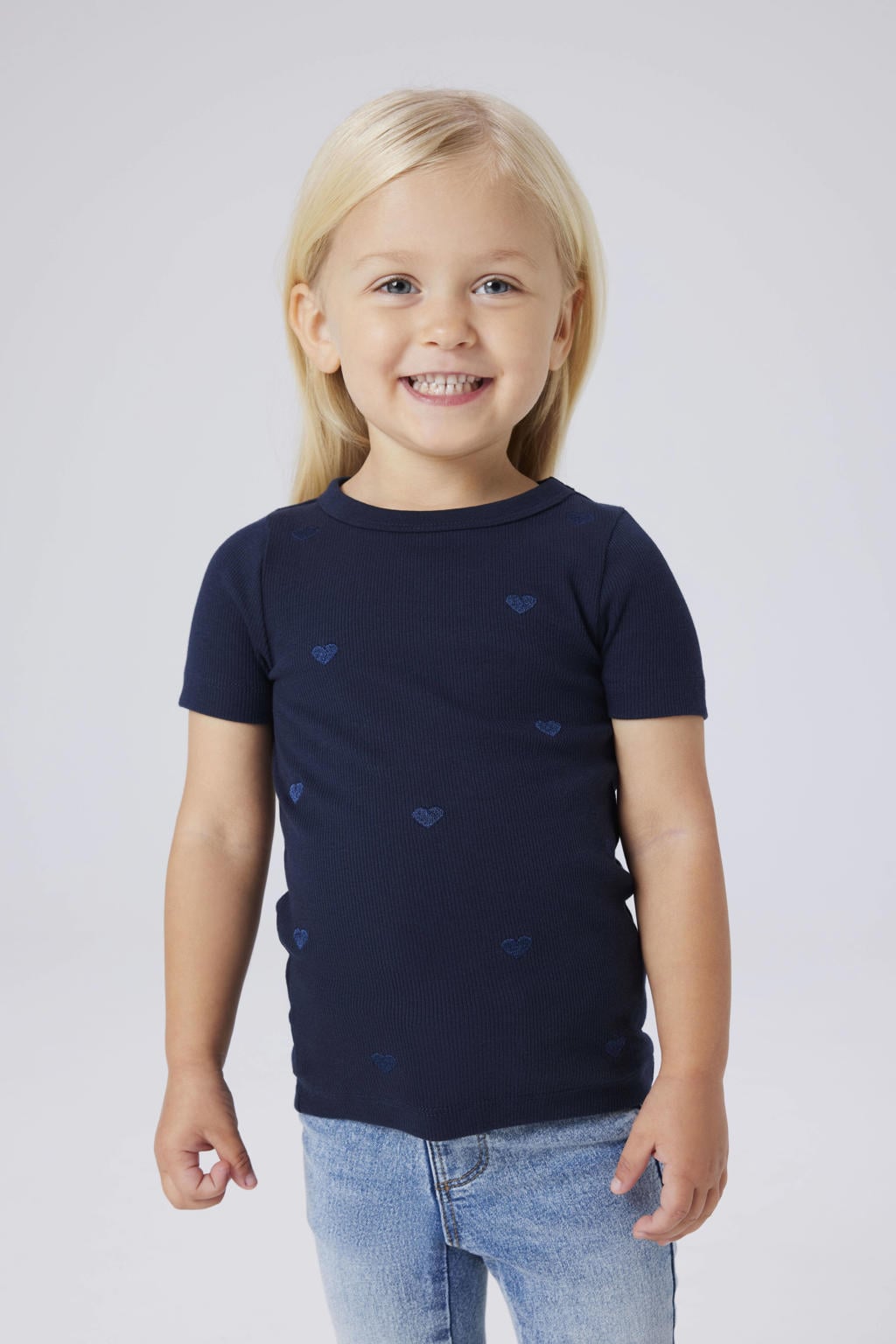 Donkerblauwe meisjes NAME IT MINI T-shirt van stretchkatoen met hartjesprint, korte mouwen, ronde hals en borduursels