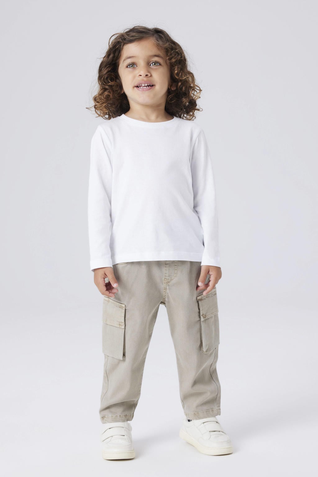 Bruine jongens NAME IT MINI cargobroek van lyocell met tapered fit, elastische tailleband en effen