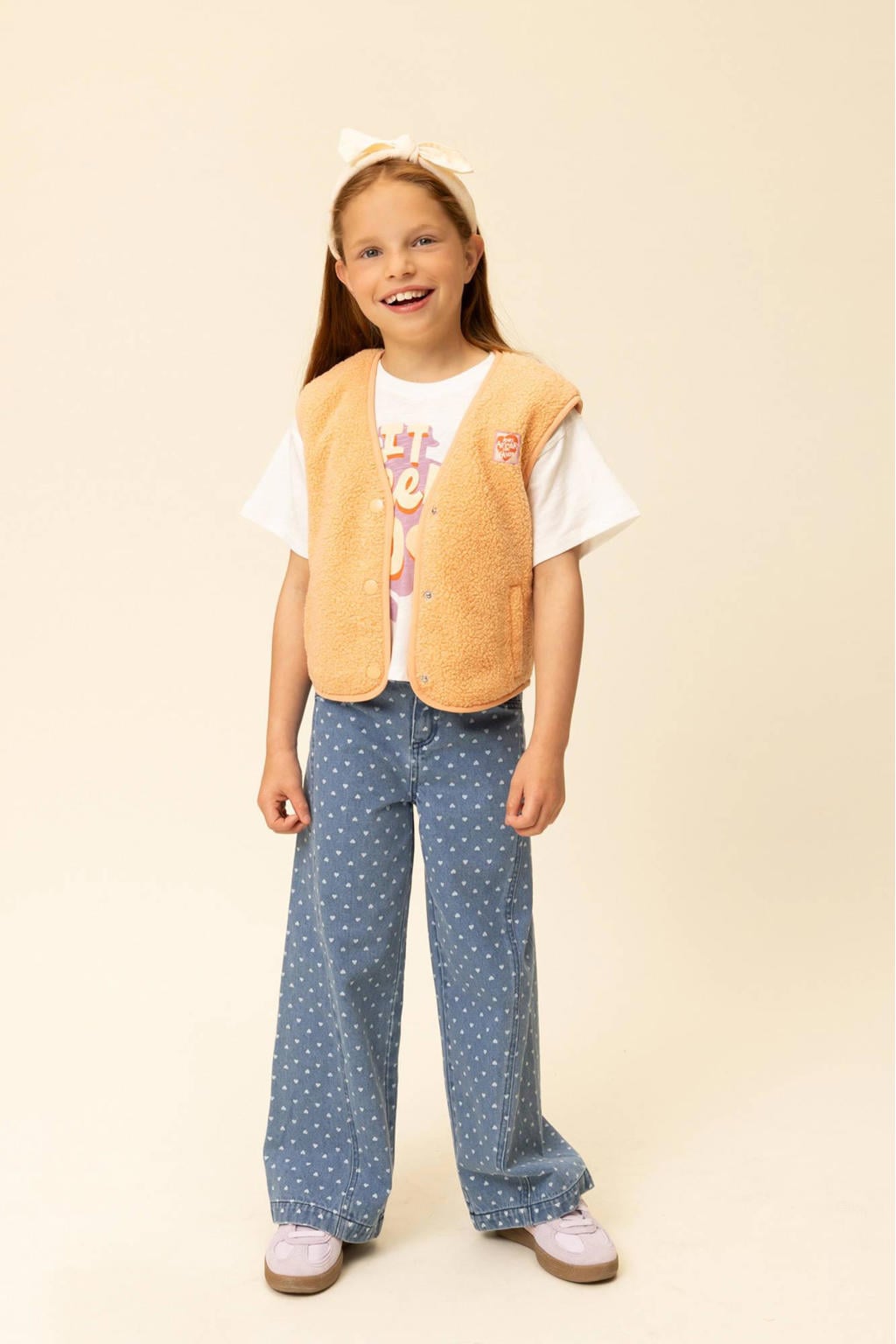 Medium blue denim meisjes LOOXS little wide leg jeans van katoen met knoopsluiting en hartjesprint