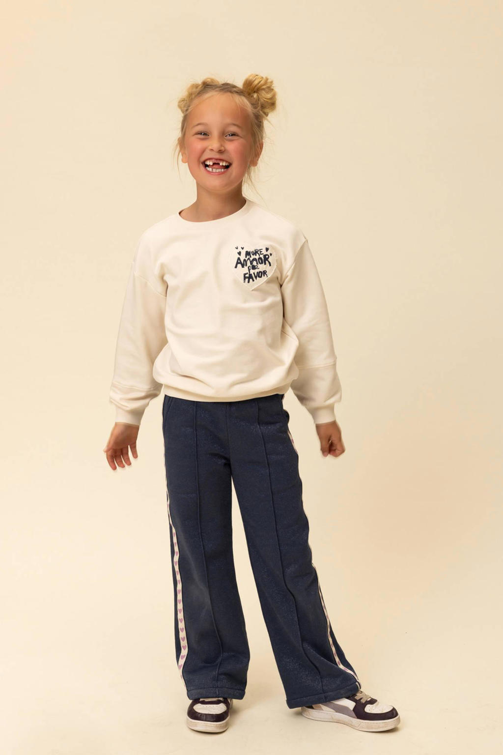 Donkerblauw, lila en witte meisjes LOOXS little straight joggingbroek van katoen met regular waist, elastische tailleband en hartjesprint