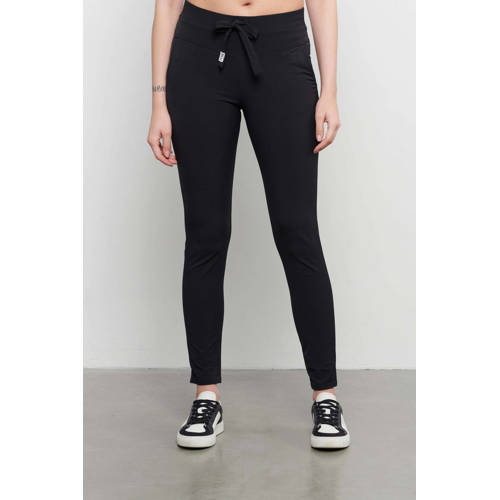 &Co Woman travelstof slim high waist casual broek zwart afbeelding