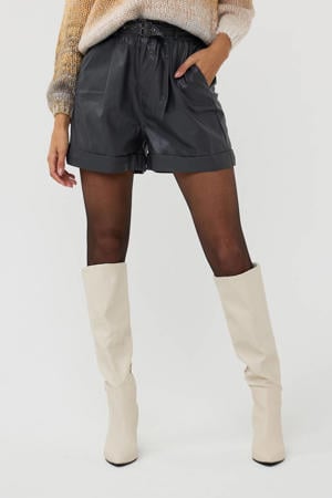 imitatieleren wide leg regular waist paperbag short zwart