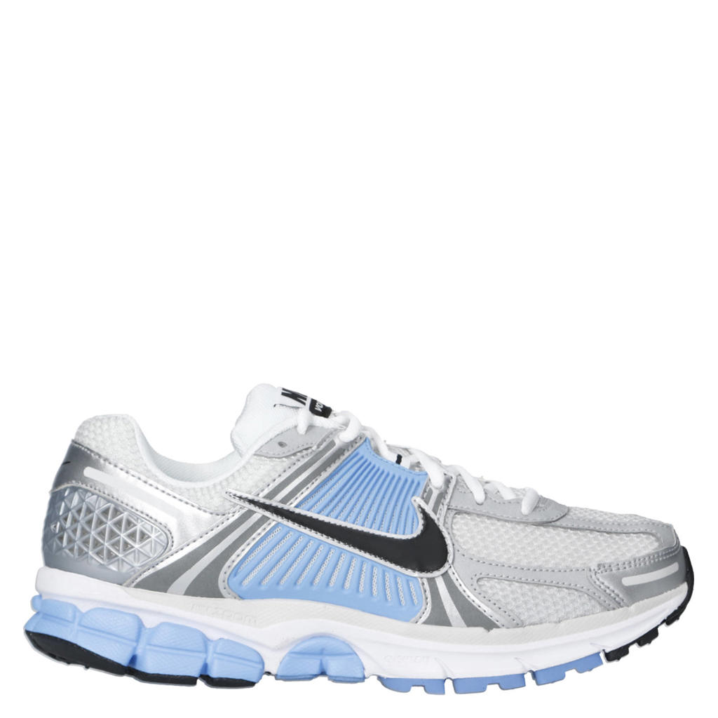 Wit, zilver en lichtblauwe unisex Nike Zoom Vomero 5 sneakers van mesh-pu/voering: mesh/voetbed: eva met veters