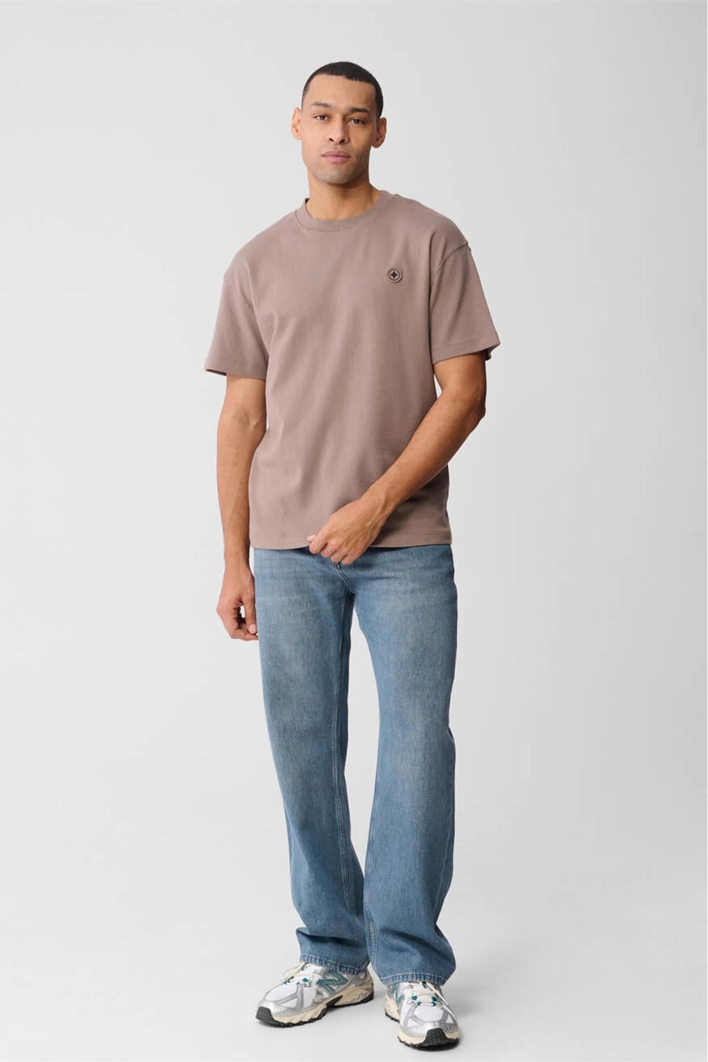 Lichtbruine heren Shoeby relaxed T-shirt van katoen met effen, korte mouwen, ronde hals en borduursels