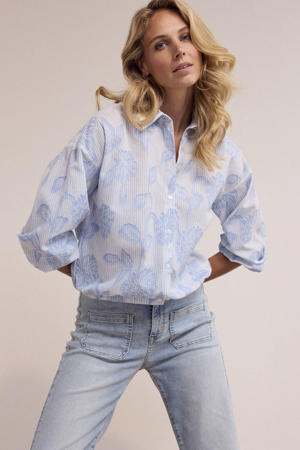 gestreepte gebloemde blouse lichtblauw