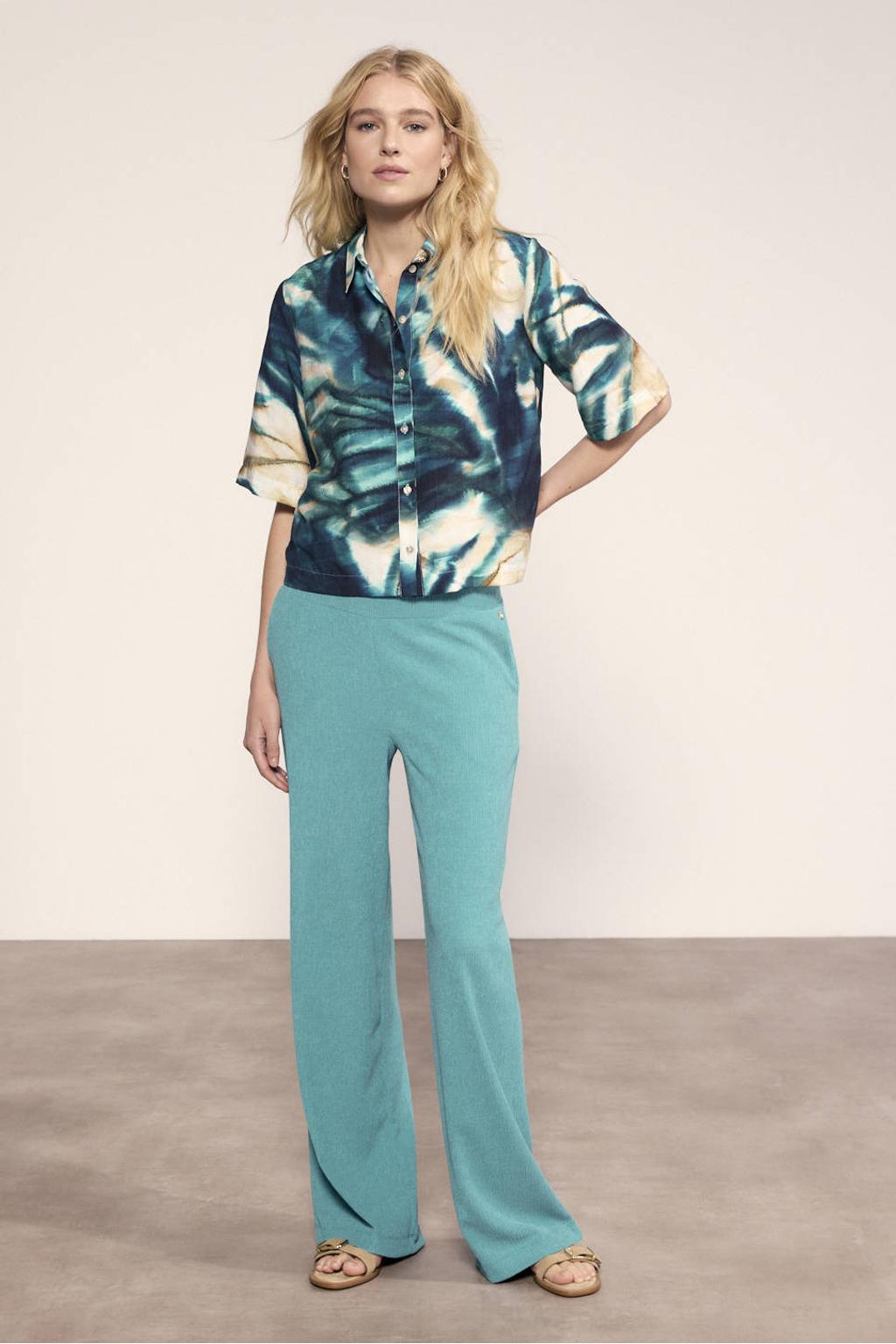 Donkergroen, groen en blauwe dames Tramontana blouse van viscose met korte mouwen, klassieke kraag en knoopsluiting