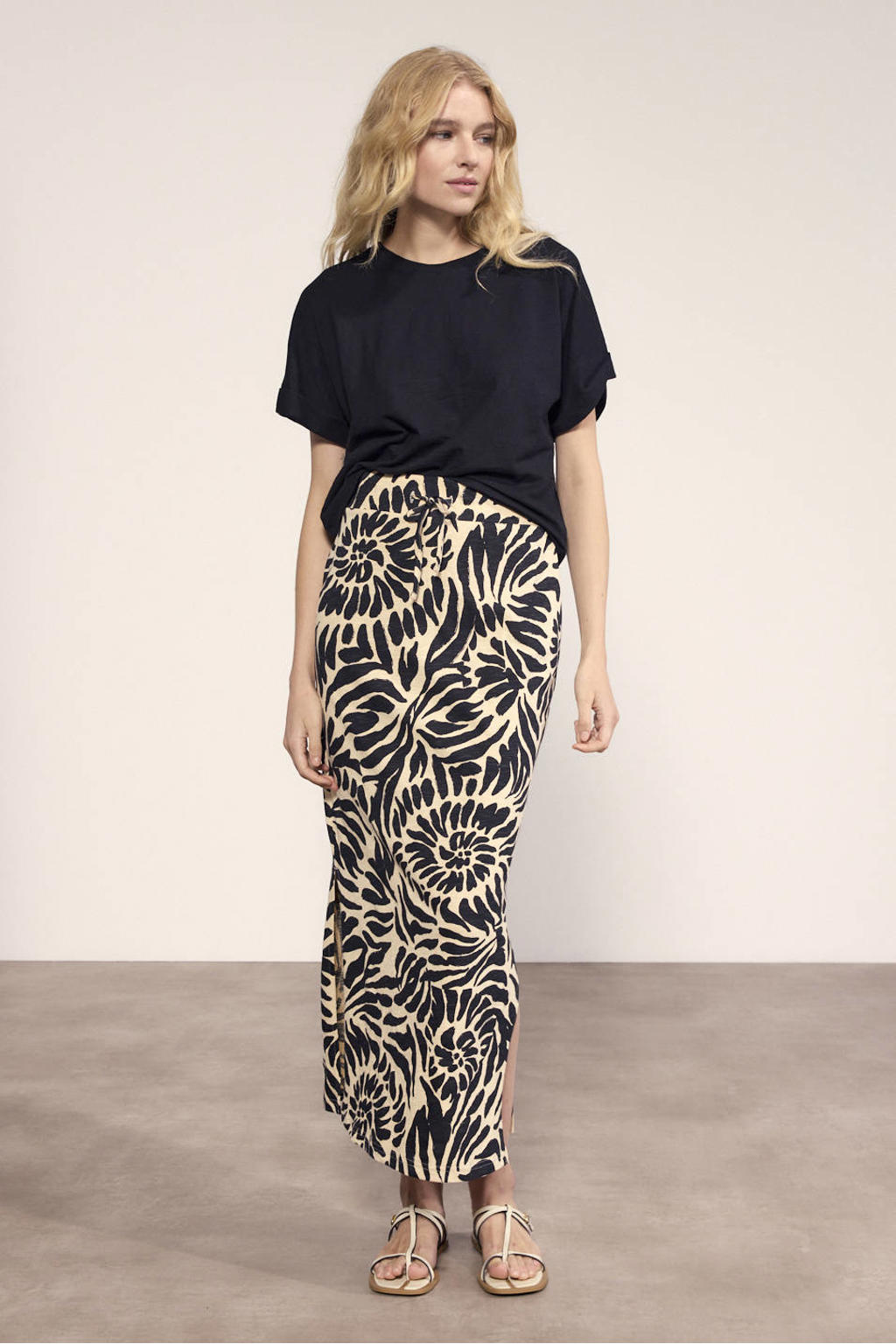 Zwart en beige dames Tramontana e rok voorzien van elastische tailleband
