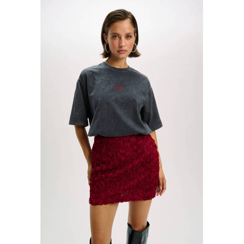 Refined Department X Vedder & Vedder T-shirt met backprint antraciet afbeelding
