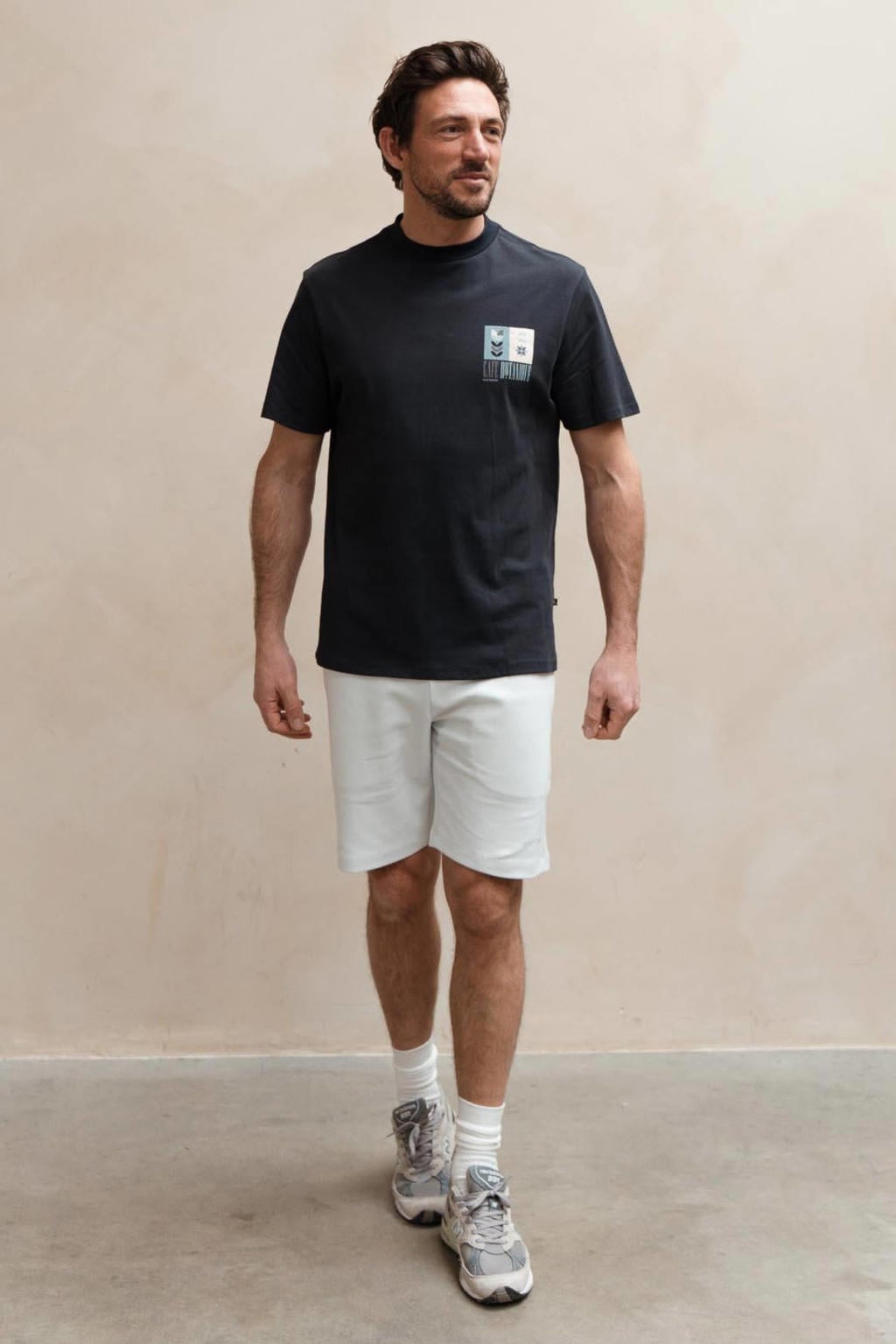 Donkerblauwe heren Kultivate regular T-shirt met backprint, korte mouwen en ronde hals