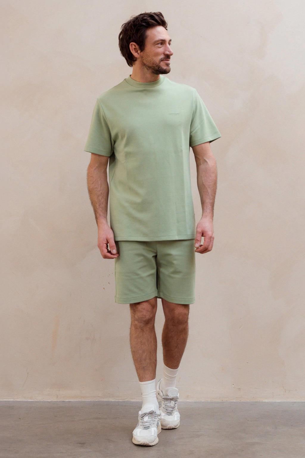 Groene heren Kultivate regular T-shirt met effen, korte mouwen en ronde hals
