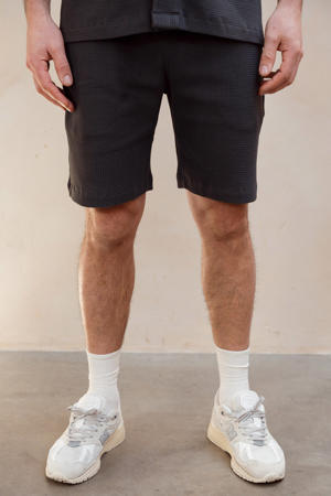 Ezra regular casual short antraciet met textuur