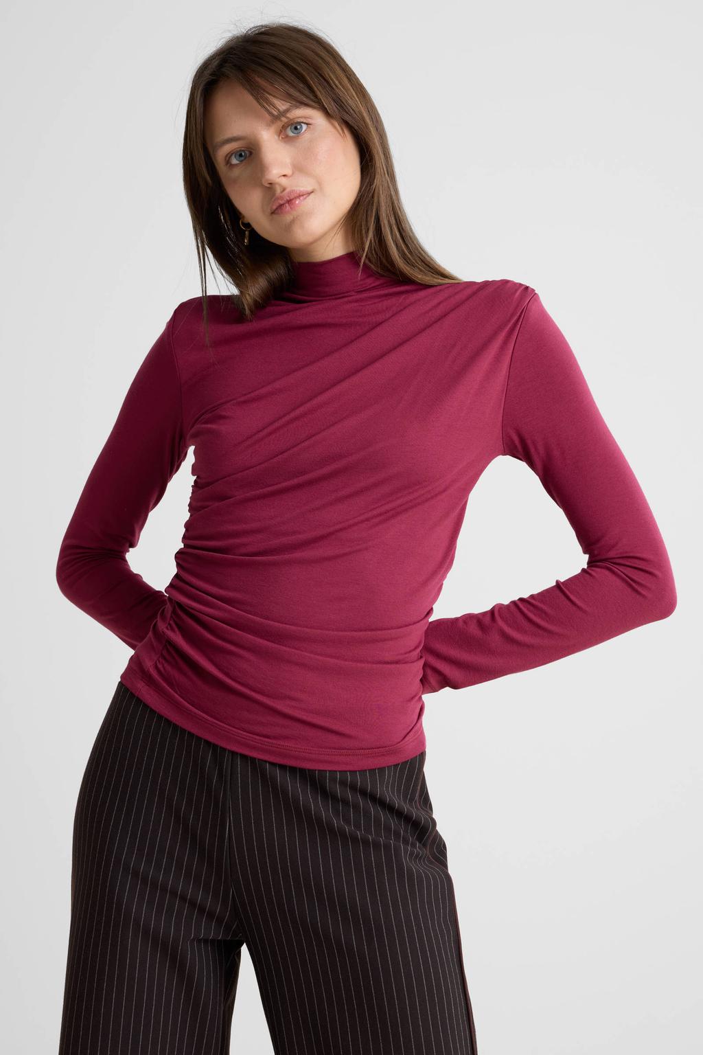 Donkerrode dames Anytime jersey top detail van viscose met effen, lange mouwen en plooien