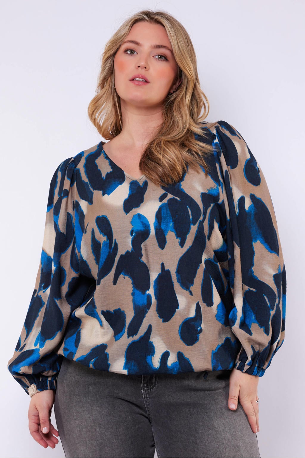Beige en blauwe dames Exxcellent top van viscose met dierenprint, lange mouwen en V-hals