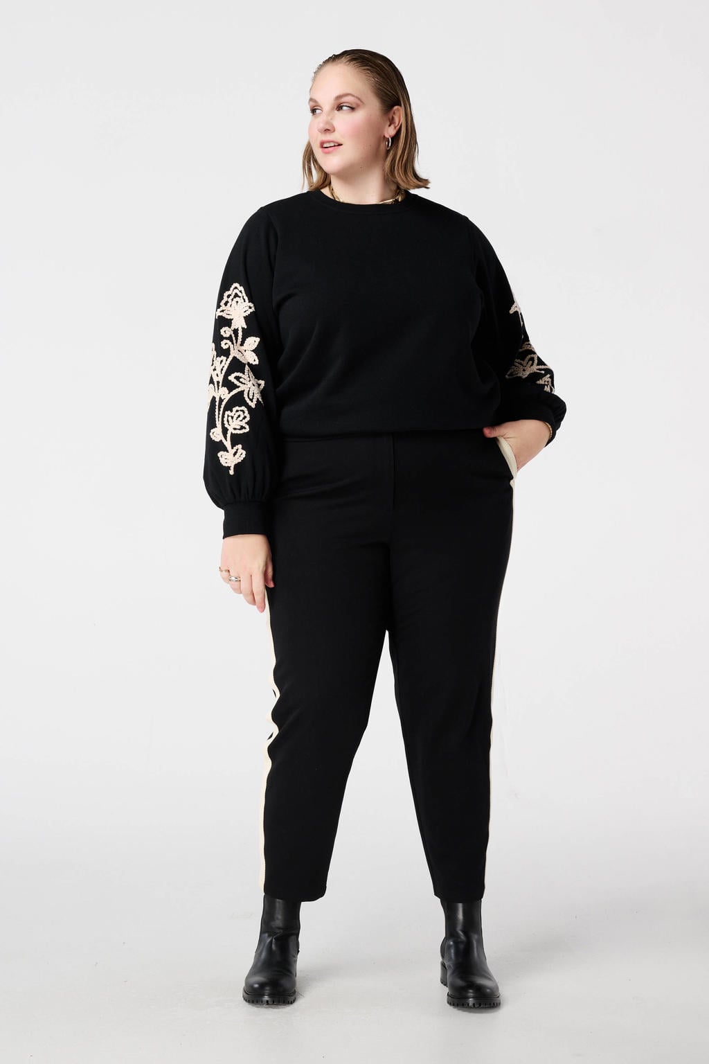 Zwarte dames MS Mode gebloemde sweater met lange mouwen, klassieke kraag en borduursels