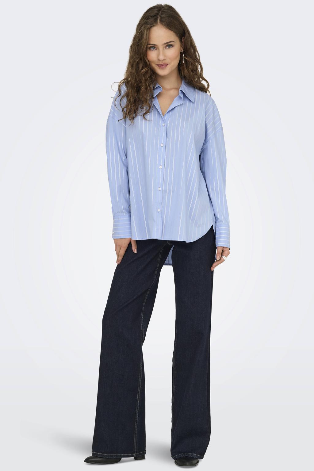 Lichtblauwe dames JDY blouse van katoen met krijtstreepprint, lange mouwen, klassieke kraag, knoopsluiting en geweven detail