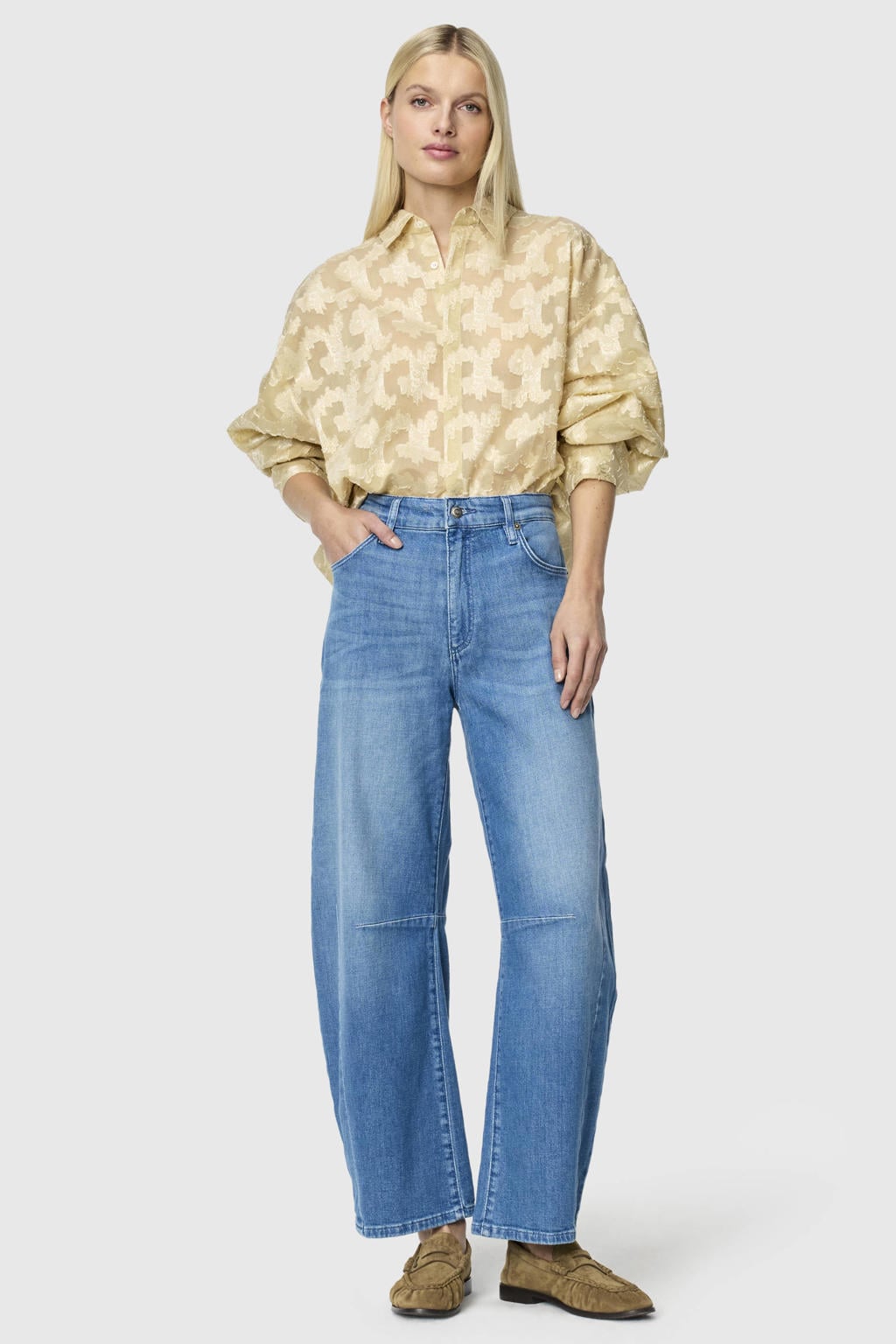 Medium blue denim dames MAC barrel jeans van denim met regular waist, rits- en knoopsluiting en effen