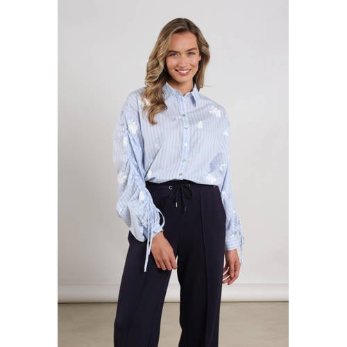 NUKUS gestreepte blouse lichtblauw afbeelding