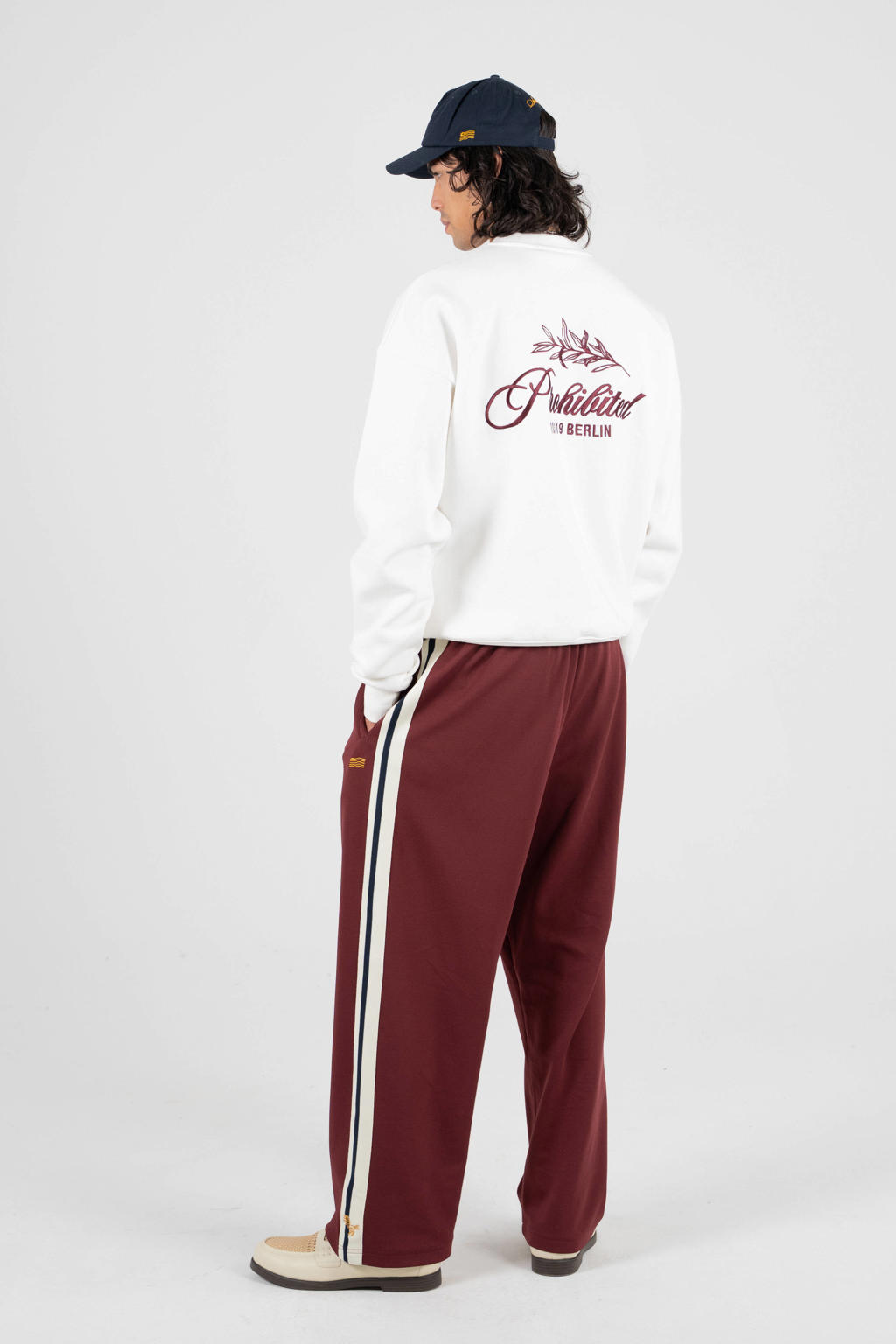 Prohibited sweater met backprint ecru