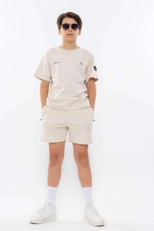 T-shirt + sweatshort beige