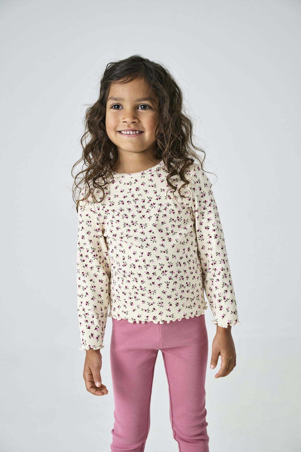 Ecru meisjes KIDS ONLY MINI longsleeve gebreid van stretchkatoen met lange mouwen en ronde hals