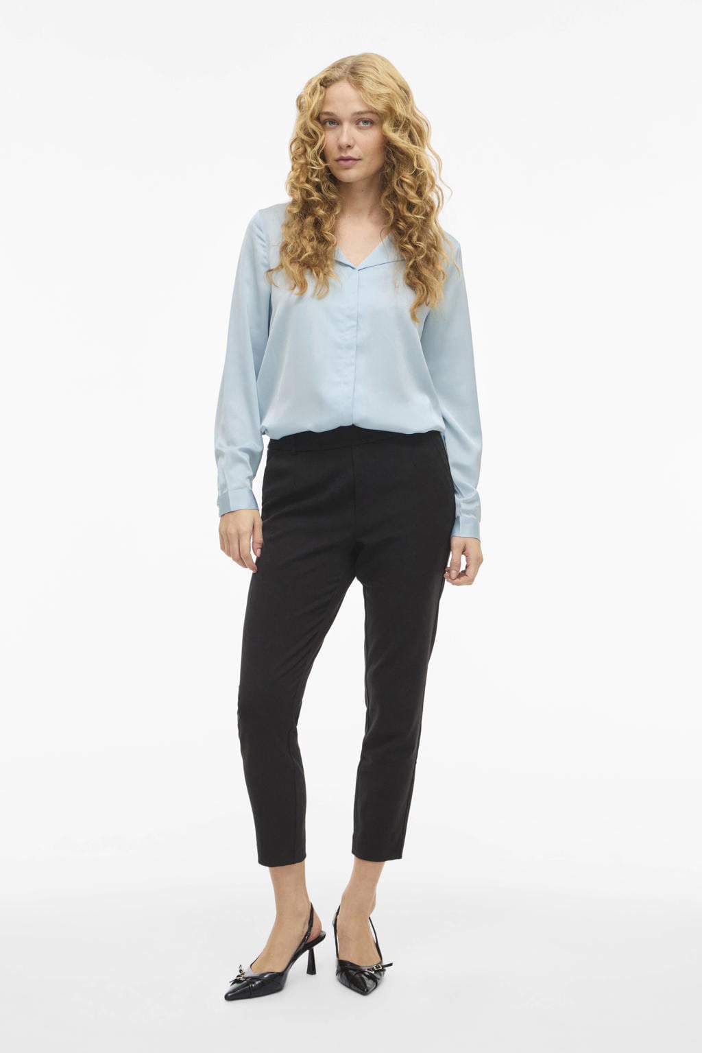 Lichtblauwe dames VILA satijnen blouse met effen, lange mouwen, V-hals en knoopsluiting