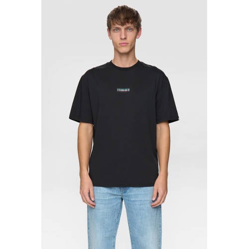 Anerkjendt Rechtvallend T-shirt met backprint zwart afbeelding