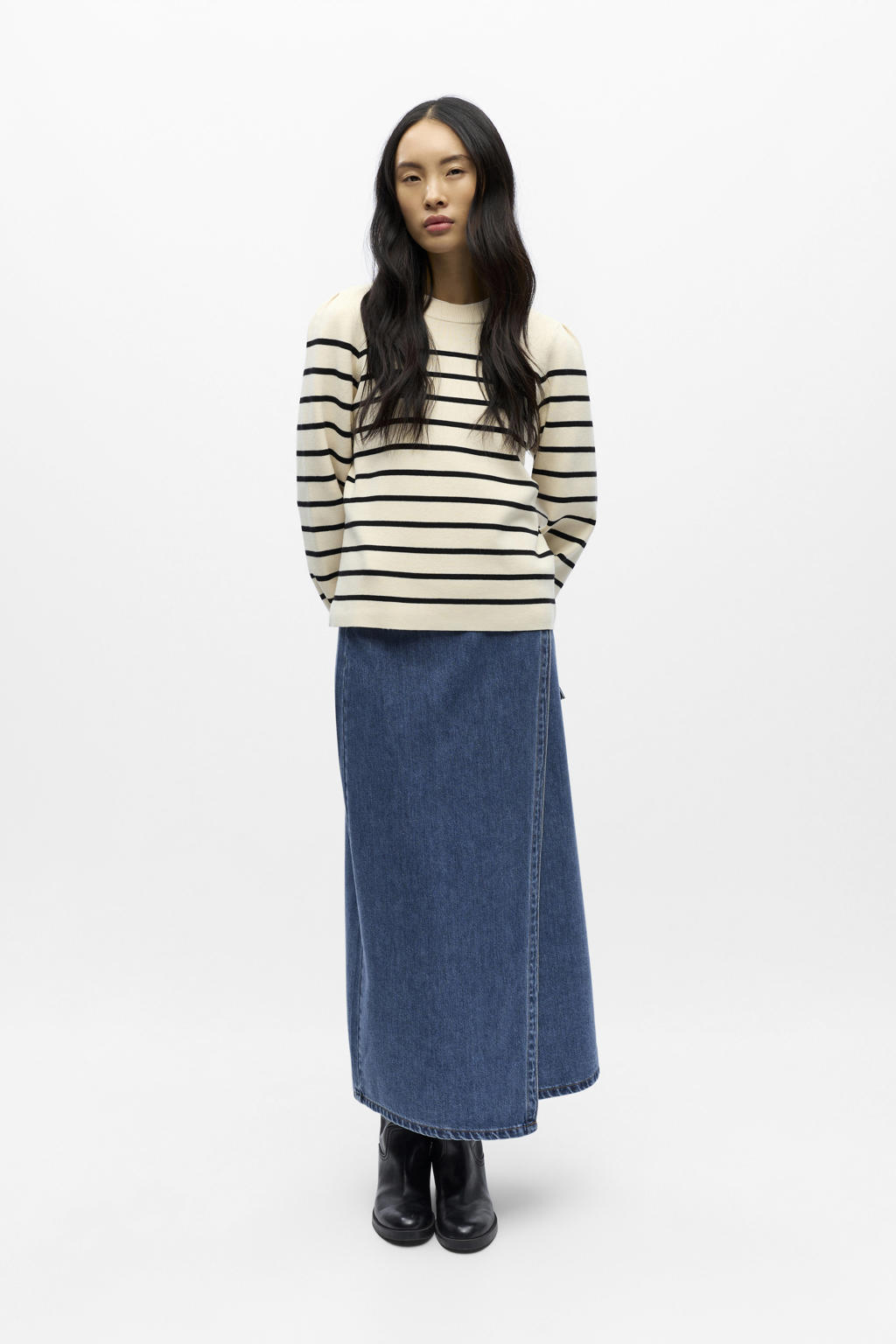 Ecru en zwarte dames OBJECT gestreepte trui gebreid van viscose met lange mouwen en ronde hals