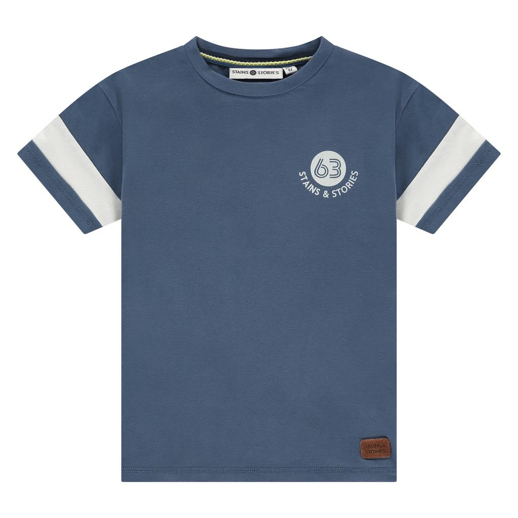 Donkerblauwe jongens Stains&Stories T-shirt van stretchkatoen met backprint, korte mouwen, ronde hals en contrast bies
