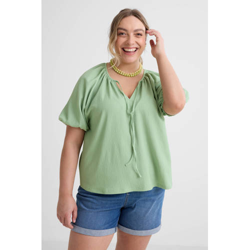 GREAT LOOKS crinkle top met strikkraag lichtgroen afbeelding