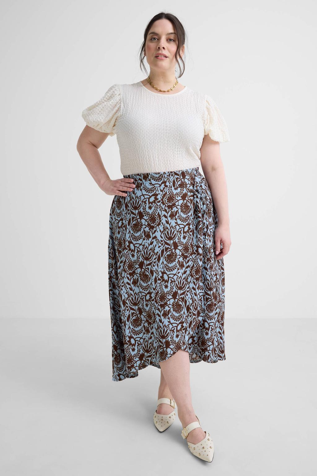 Blauw en bruine dames GREAT LOOKS crinkle maxi wikkelrok met bloemenprint voorzien van striksluiting