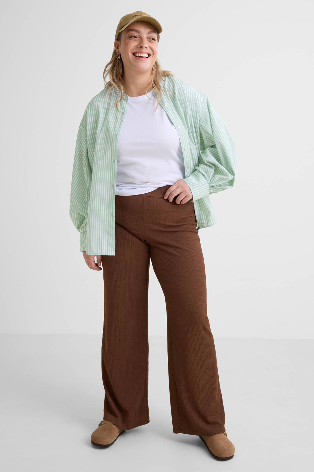 Bruine dames GREAT LOOKS crinkle wide leg broek met high waist en effen