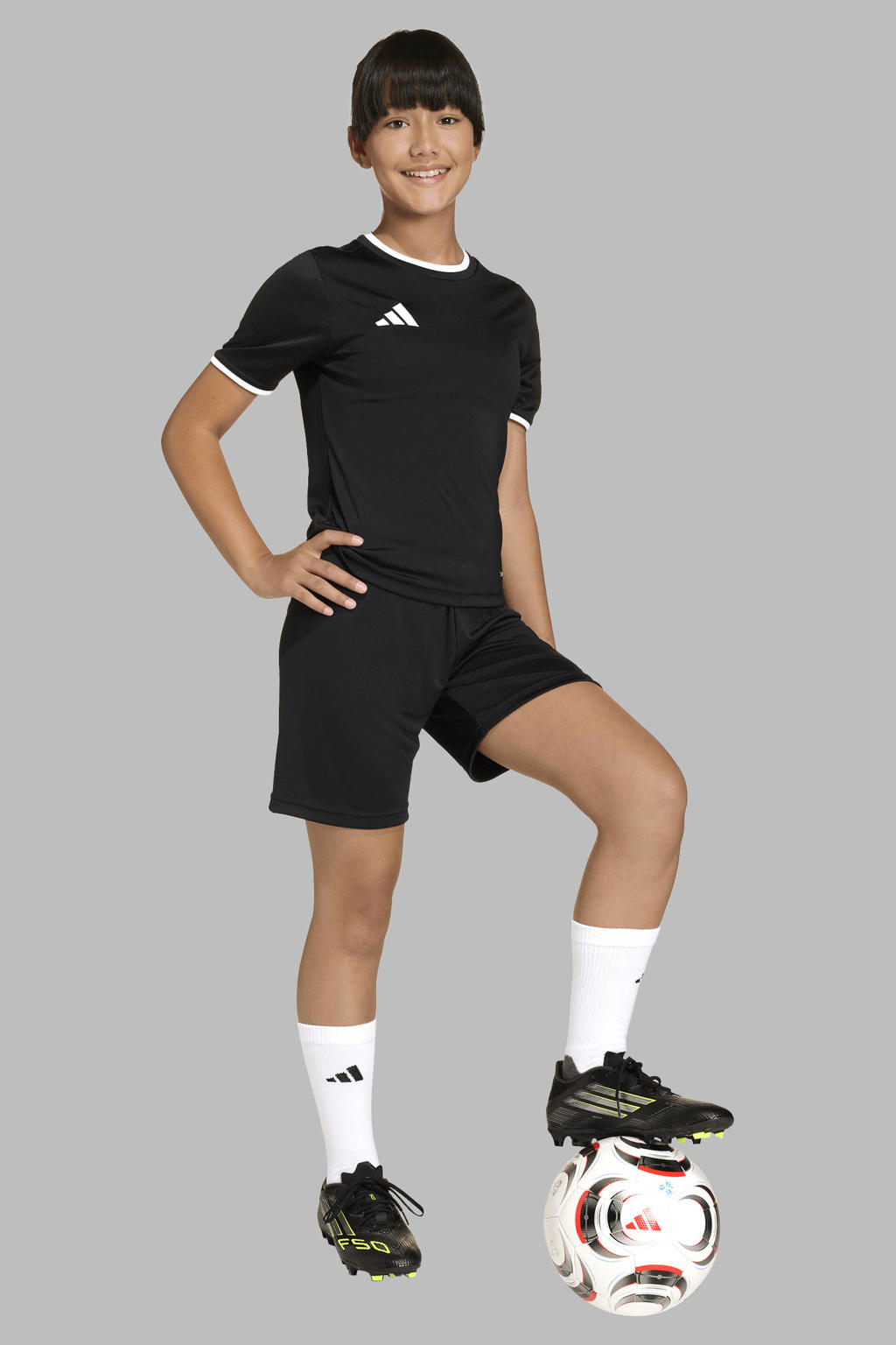 Zwarte jongens en meisjes adidas Performance junior voetbalshirt Entrada26 van polyester met effen, korte mouwen en ronde hals