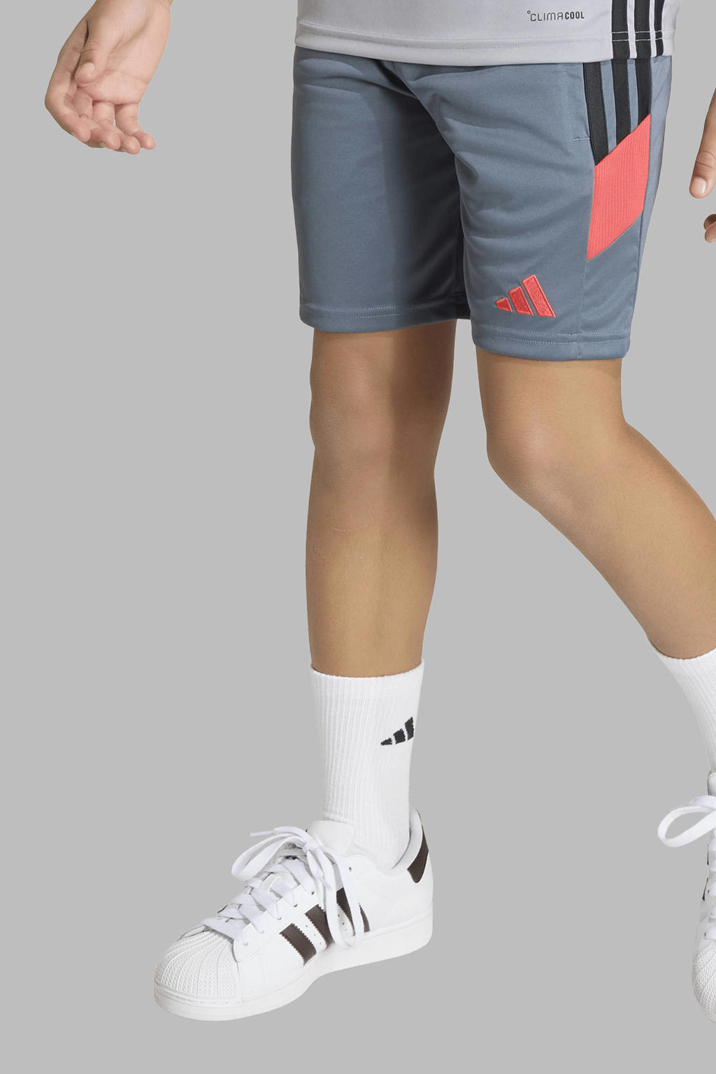 Grijze jongens en meisjes adidas Performance Junior voetbalshort Tiro26 van polyester met elastische tailleband met koord