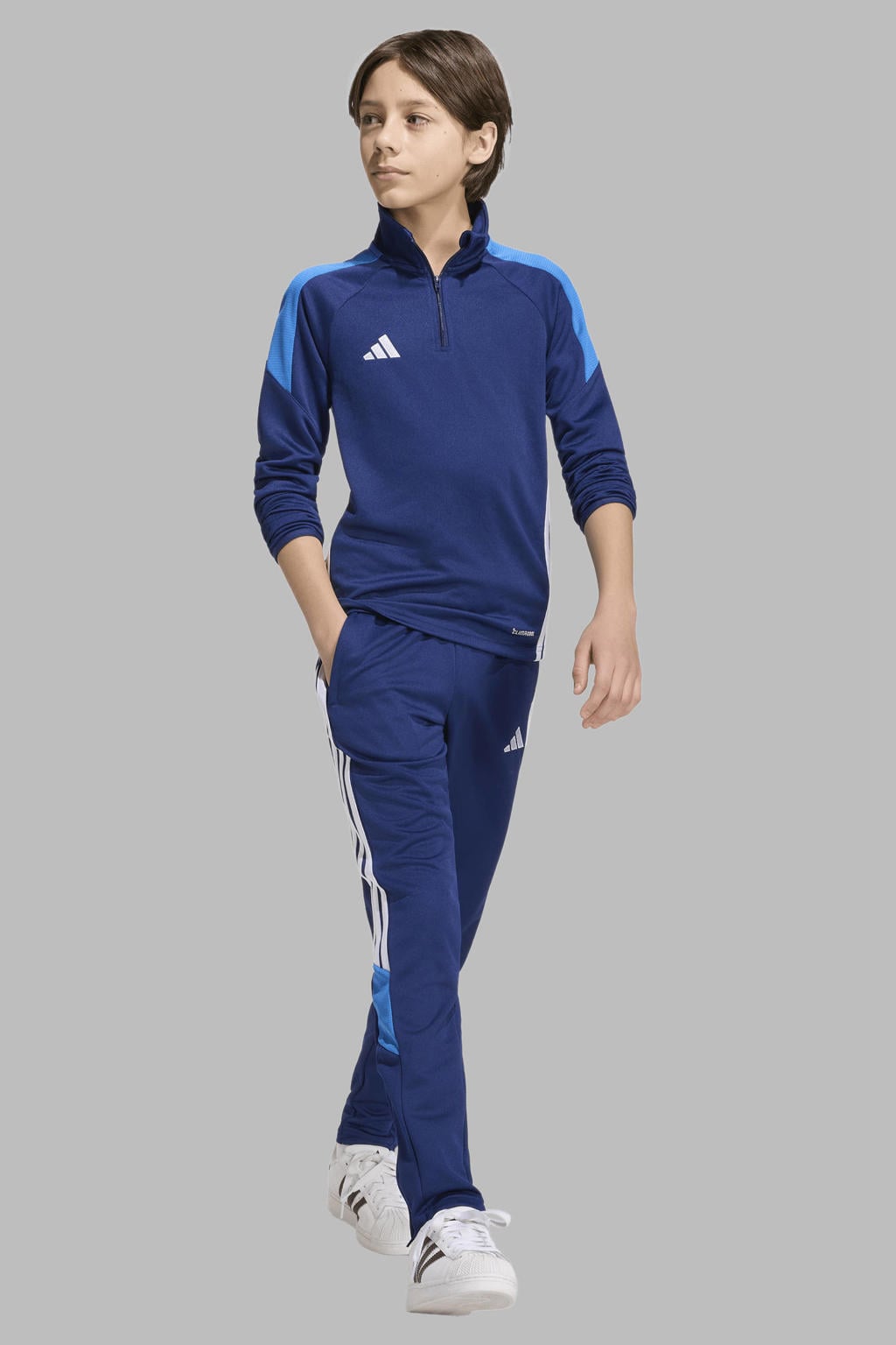 Blauw en witte jongens en meisjes adidas Performance Junior trainingsbroek Tiro26 van polyester met elastische tailleband met koord