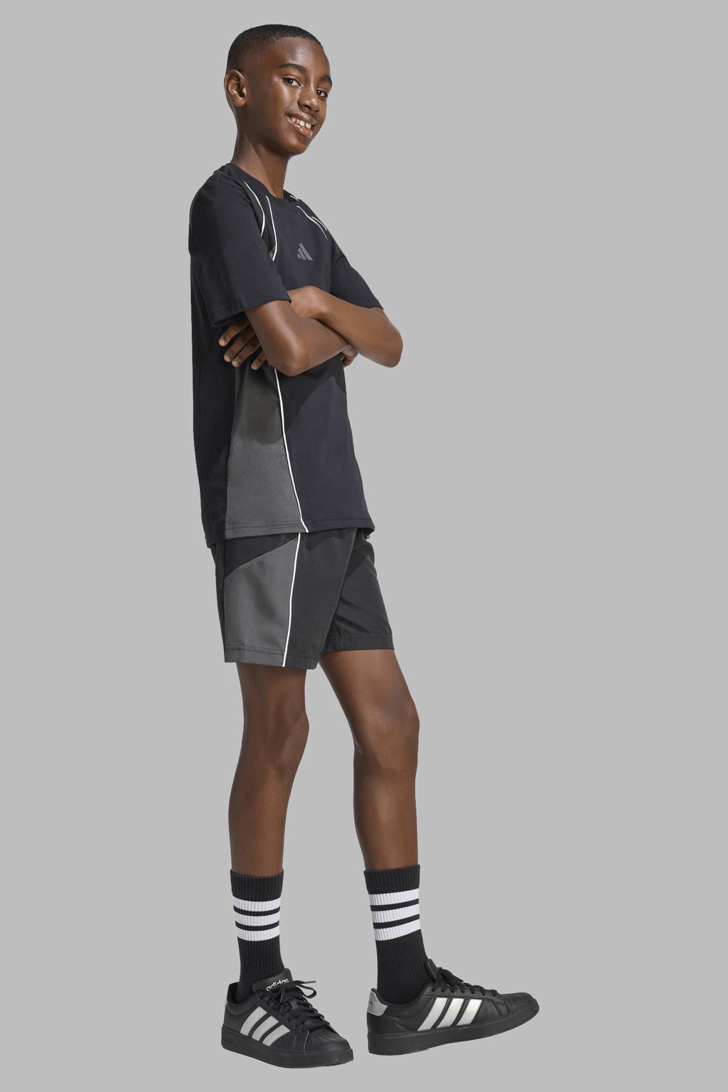 Zwart en grijze jongens en meisjes adidas Sportswear T-shirt van katoen met korte mouwen en ronde hals