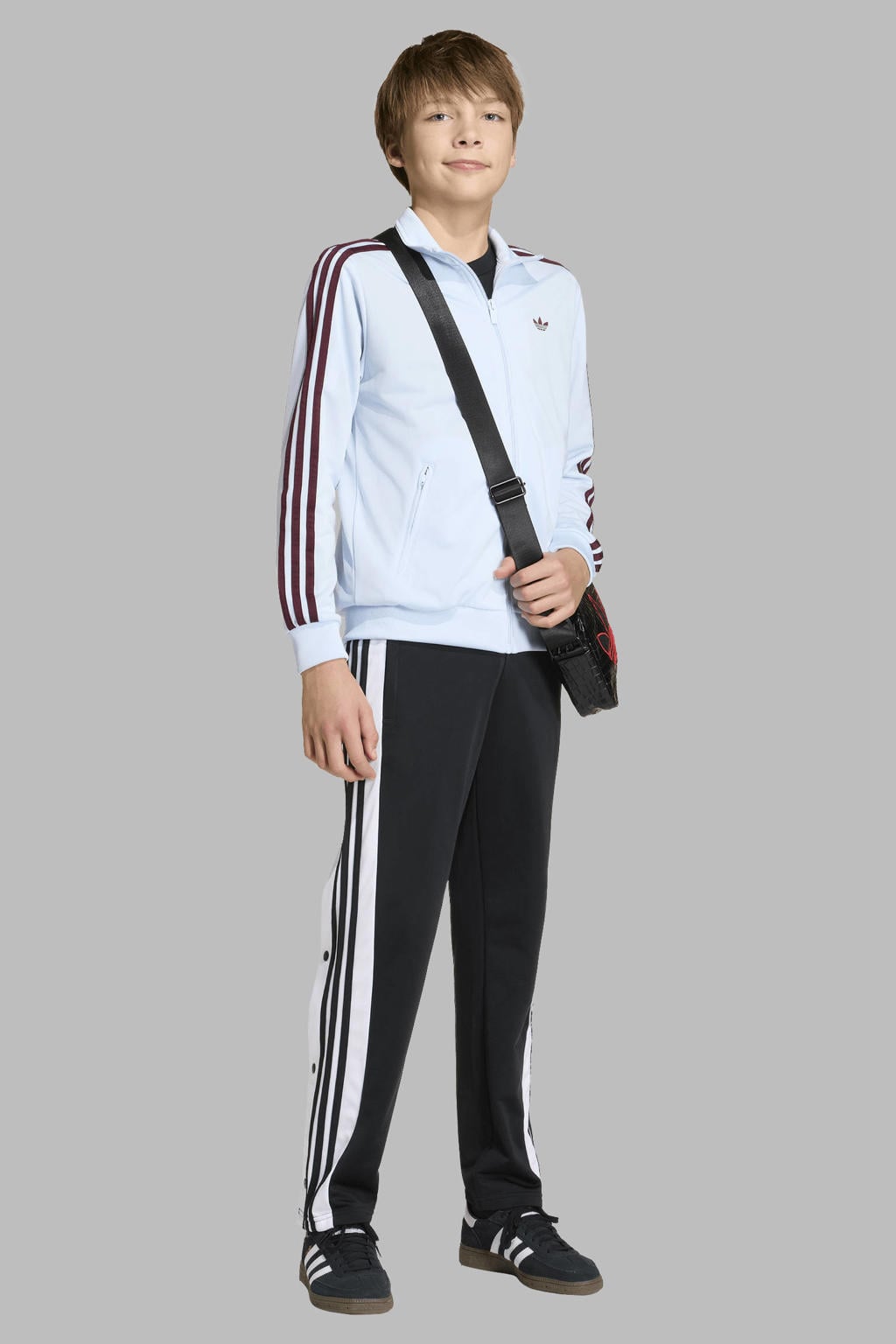 Lichtblauw en donkerrode jongens en meisjes adidas Originals trainingsjack Firebird van polyester met lange mouwen, opstaande kraag en ritssluiting