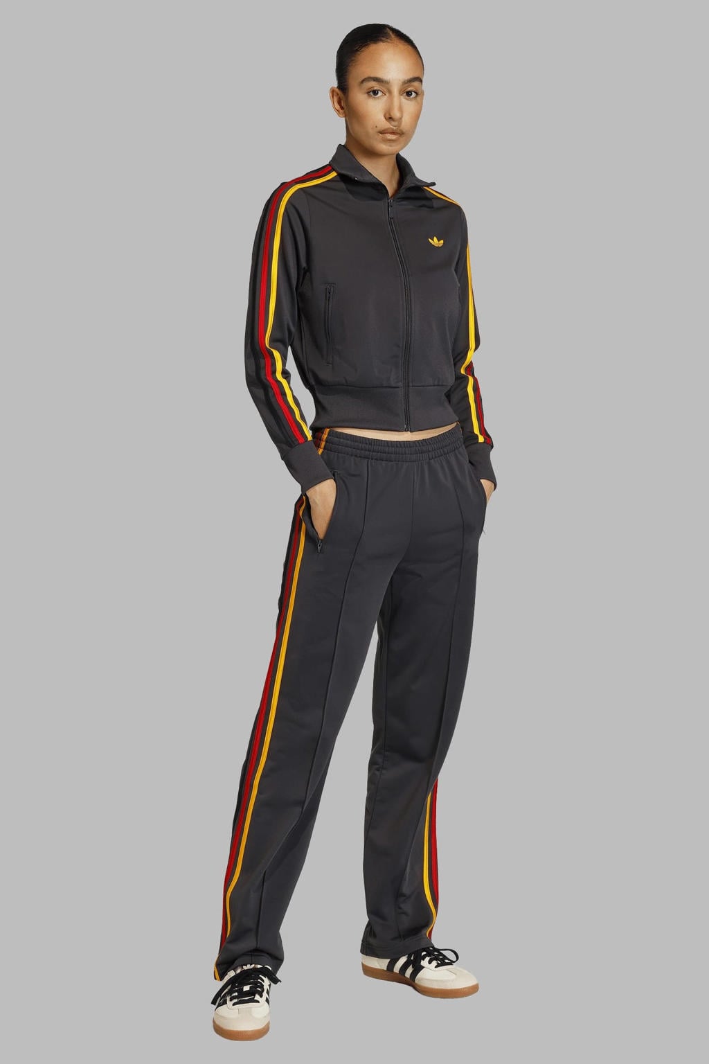 Antraciet, geel en rode dames adidas Originals trainingsjack Firebird Classic van polyester met meerkleurige print, lange mouwen, opstaande kraag en ritssluiting