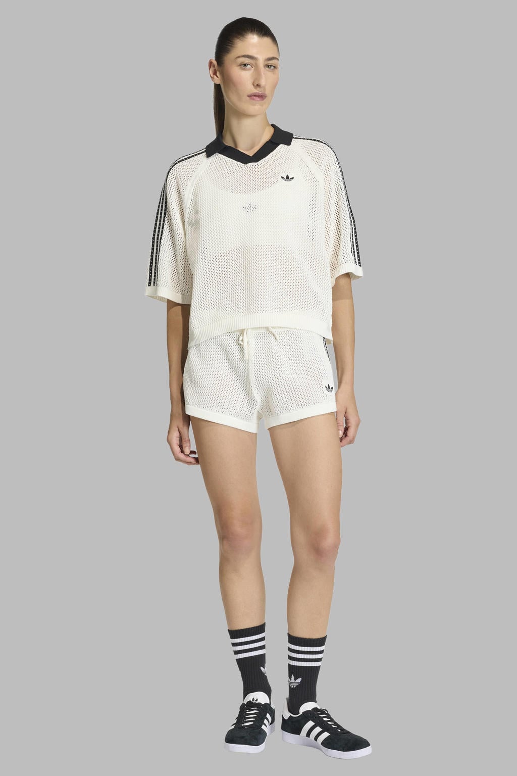 Wit en zwarte dames adidas Originals sportpolo van polyester met meerkleurige print en korte mouwen