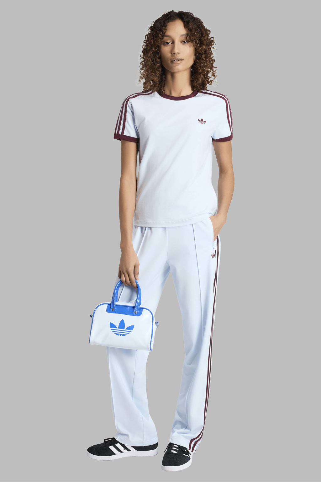 Lichtblauw en donkerrode dames adidas Originals Firebird trainingsbroek Classic van polyester met regular fit, regular waist en meerkleurige print