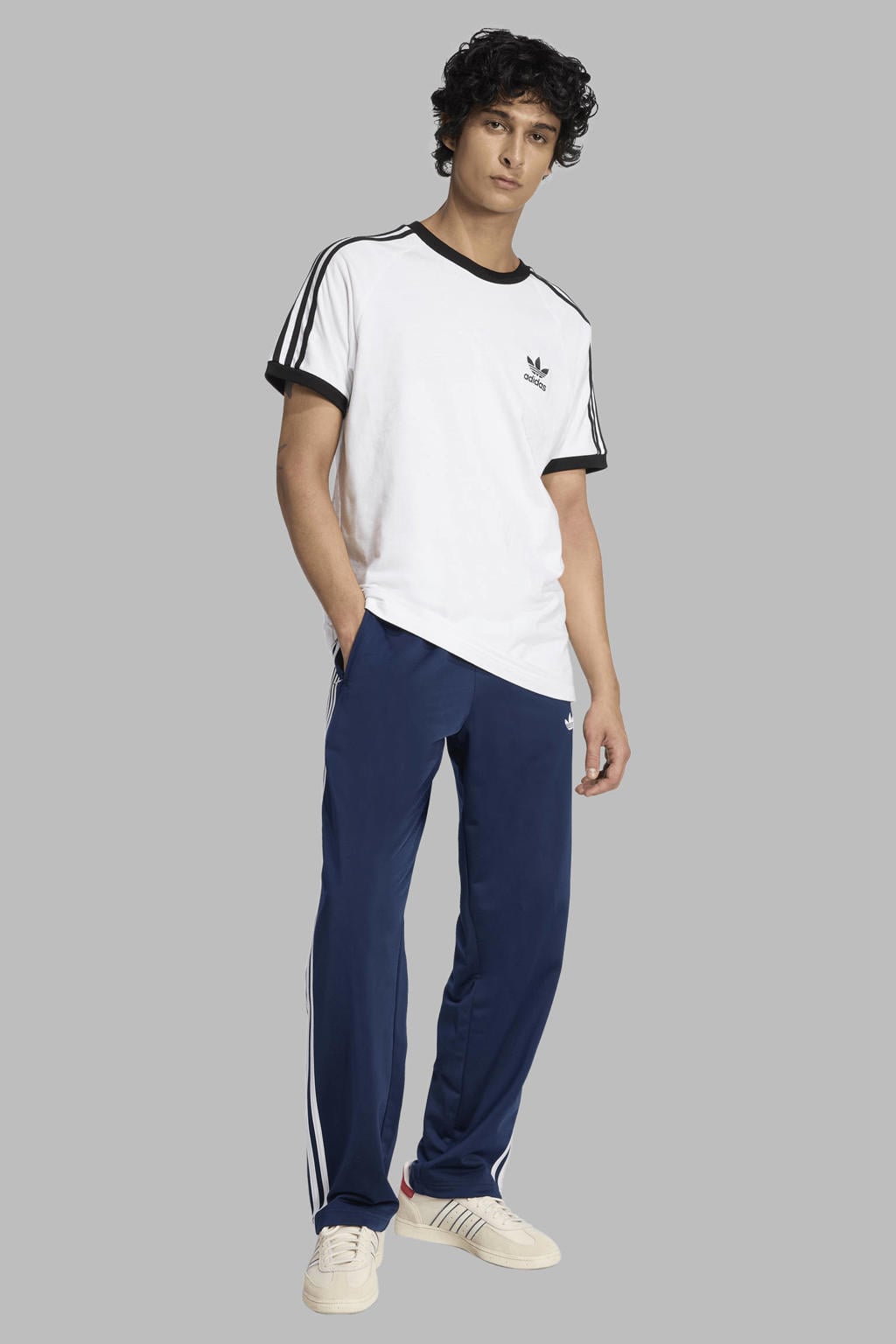 Donkerblauwe heren adidas Originals Firebird trainingsbroek van polyester met loose fit, elastische tailleband met koord en effen