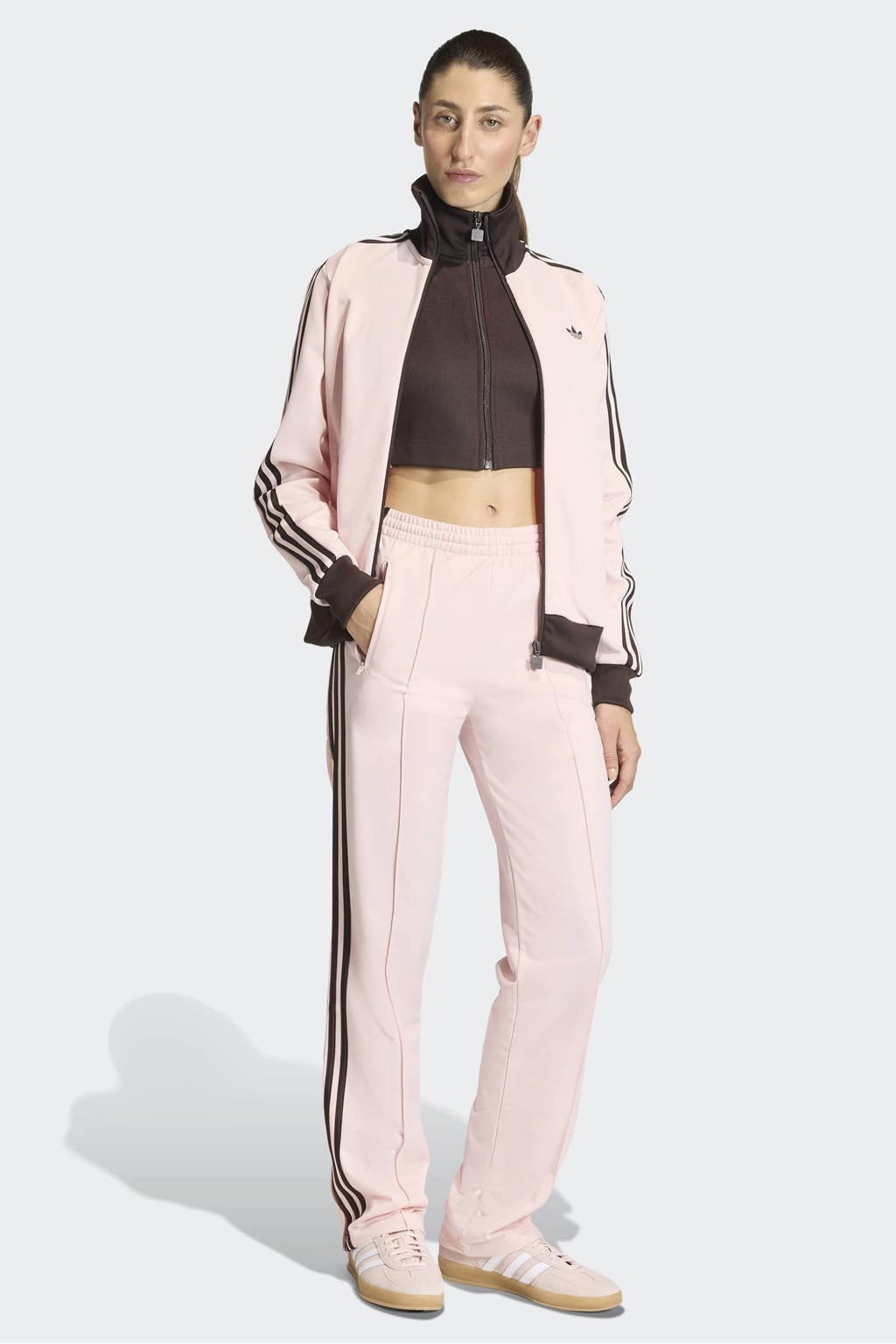 Lichtroze en bruine dames adidas Originals trainingsbroek Firebird Classic van polyester met regular fit, regular waist en meerkleurige print