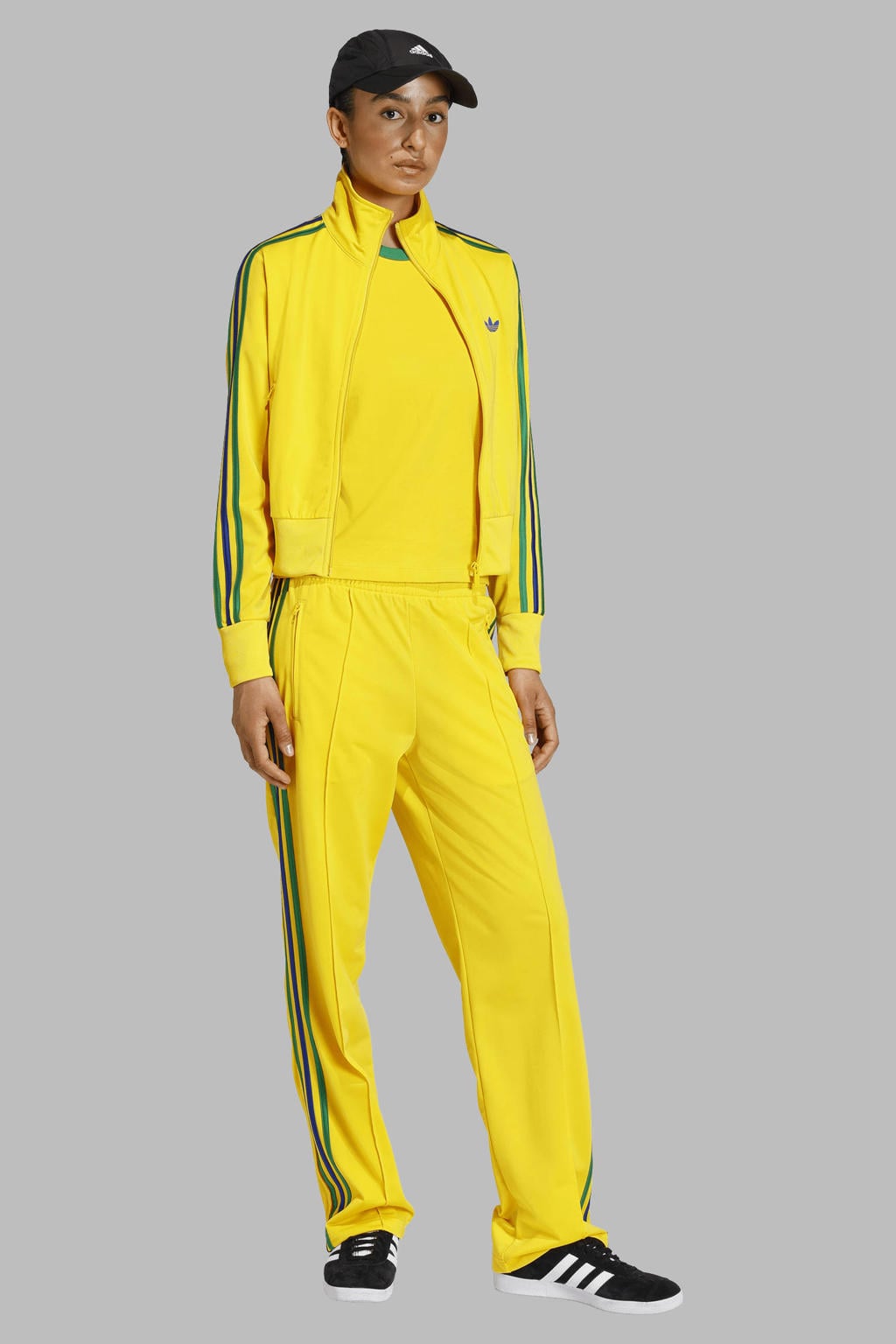 Geel en groene dames adidas Originals Cali T-shirt van katoen met meerkleurige print, korte mouwen en ronde hals