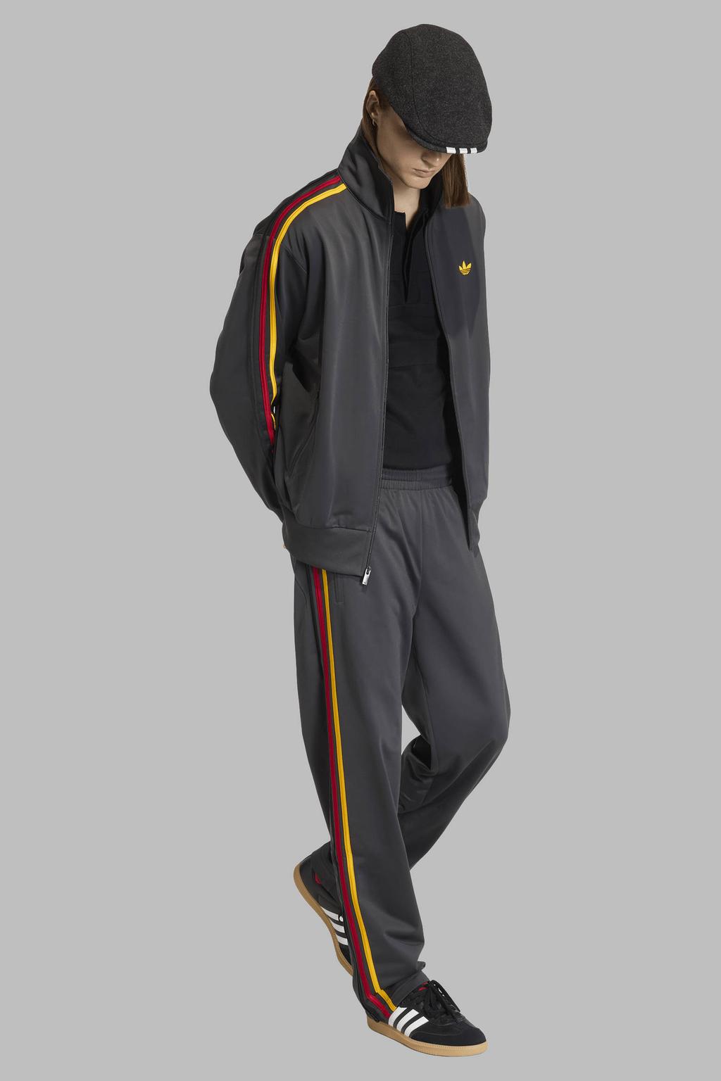 Grijs, geel en rode heren adidas Originals Firebird trainingsbroek van polyester met loose fit, elastische tailleband met koord en effen