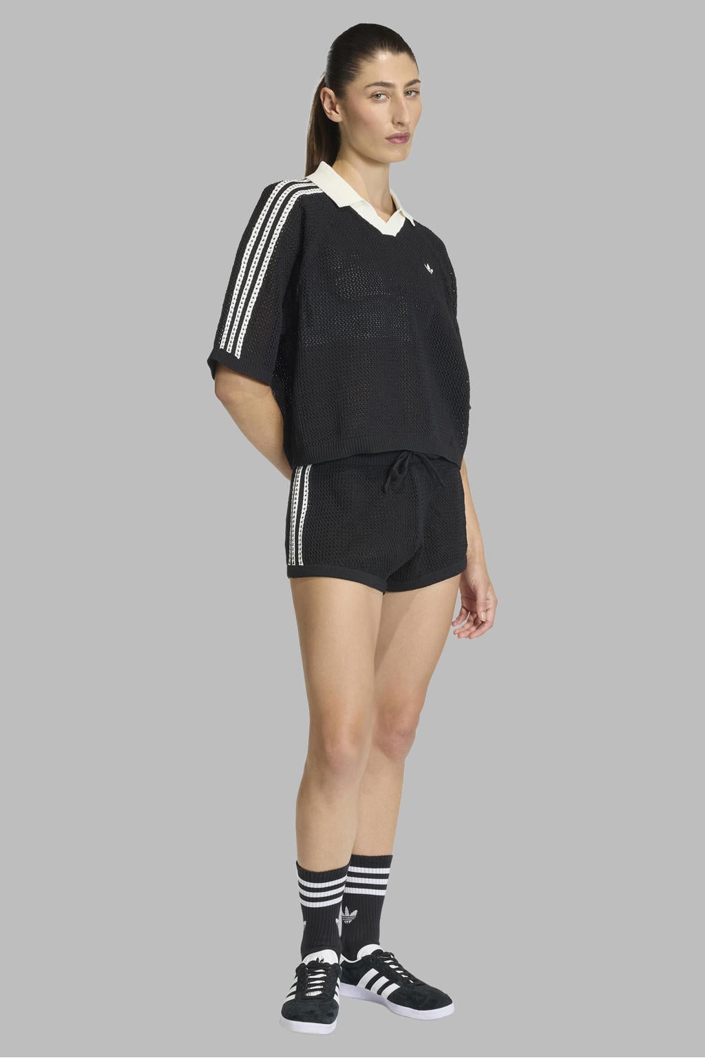 Zwart en witte dames adidas Originals polo met meerkleurige print en korte mouwen