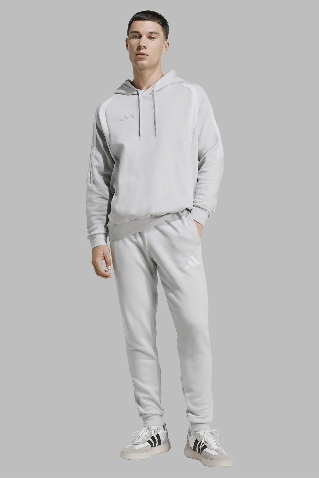 Grijze heren adidas Performance Senior trainingsbroek Tiro26 van katoen met elastische tailleband met koord