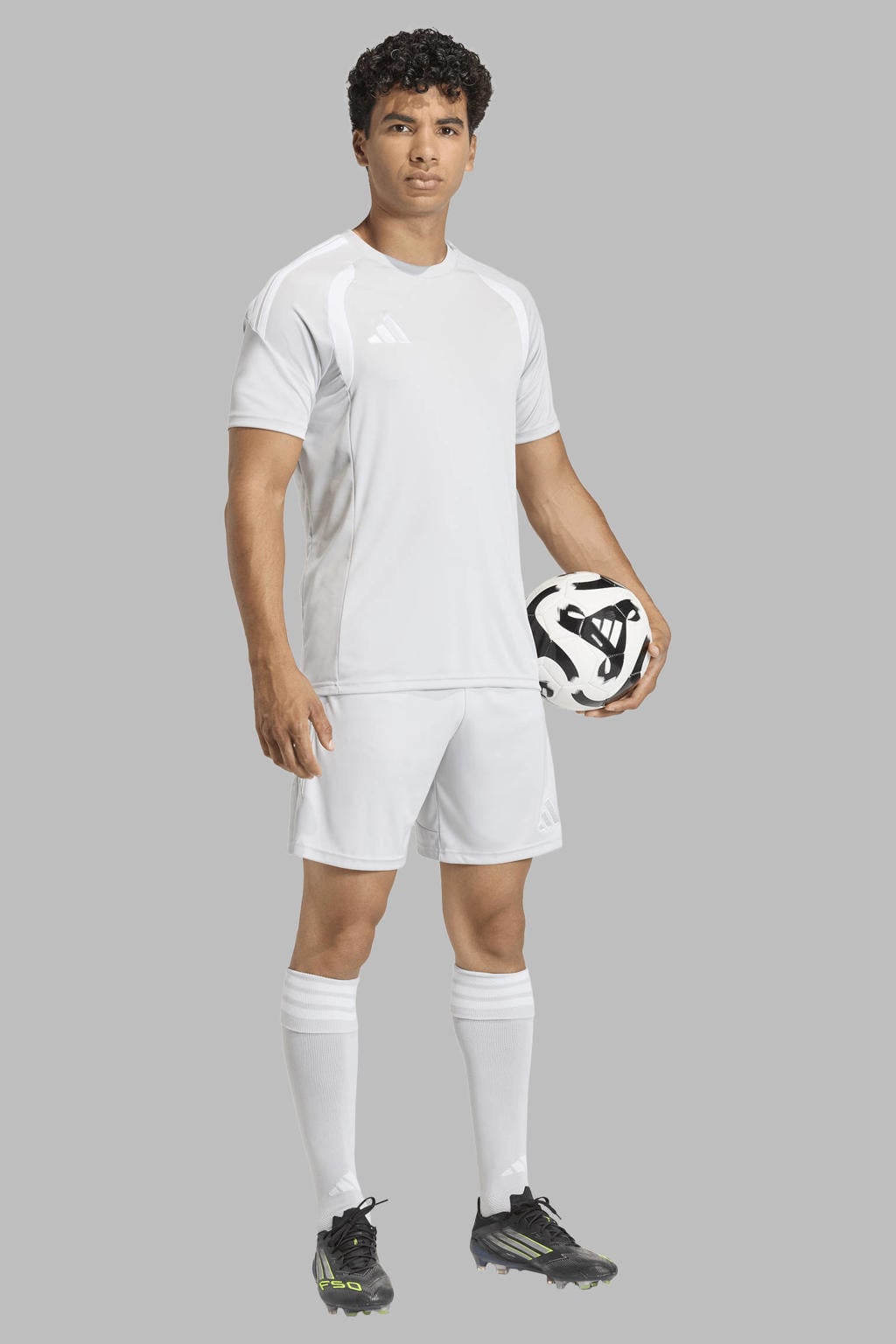 Grijze heren adidas Performance senior voetbalshirt Tiro26 van polyester met korte mouwen en ronde hals