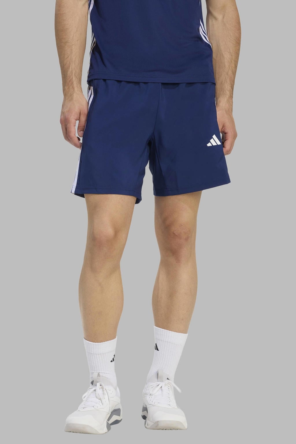 Donkerblauw en witte heren adidas Performance sportshort Workout essentials van polyester met elastische tailleband met koord