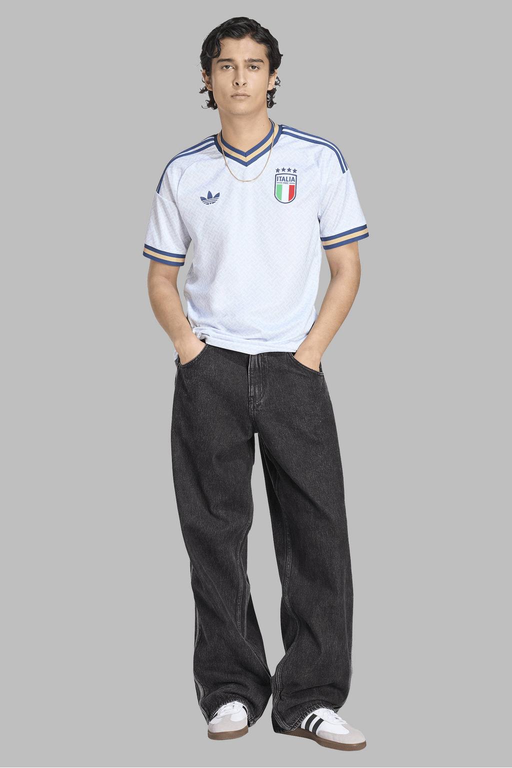 Witte heren adidas Performance Senior voetbalshirt Italië Uit van polyester met korte mouwen en V-hals