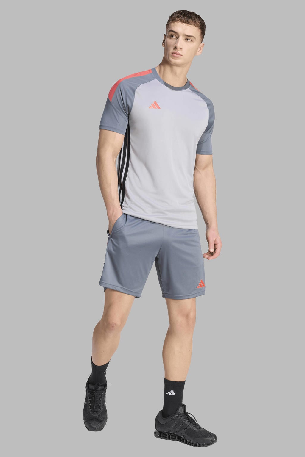 Grijze heren adidas Performance Senior voetbalshirt Tiro26 van polyester met korte mouwen en ronde hals
